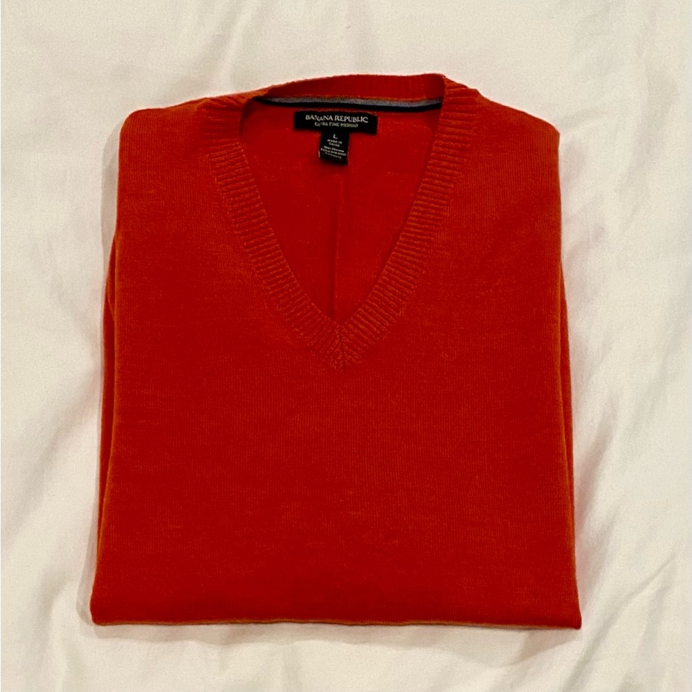 Men’s v-neck Merino sweater